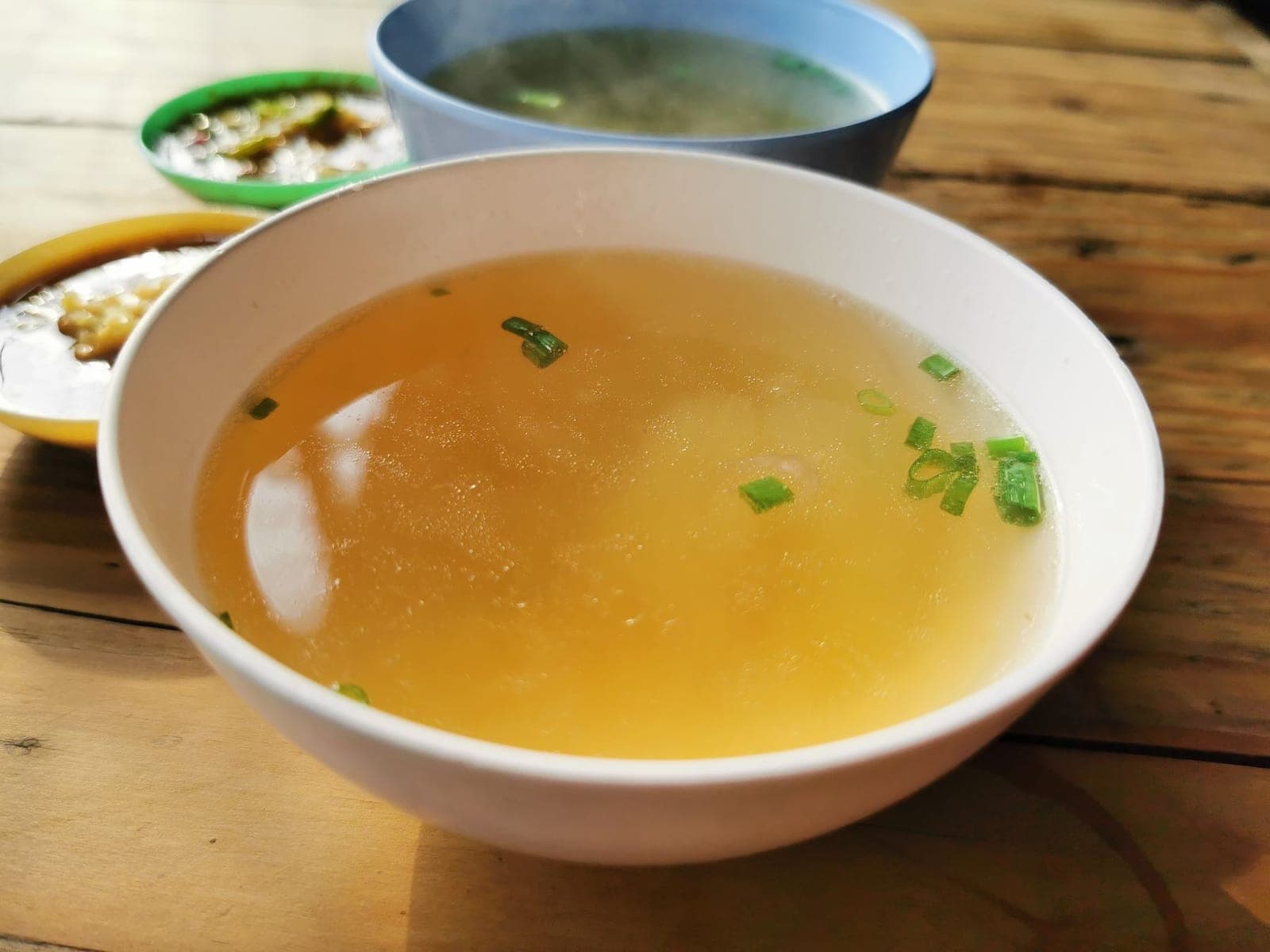 Sade tavuk suyu çorbası